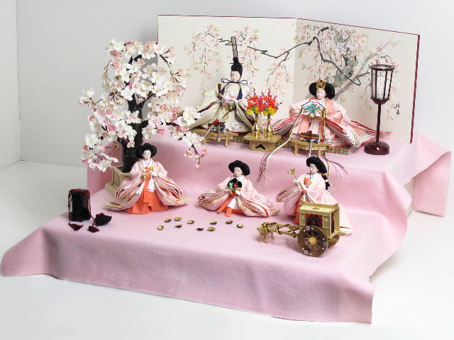 ほのかな桜色のおひなさまがかわいい雛人形桐箱二段飾り