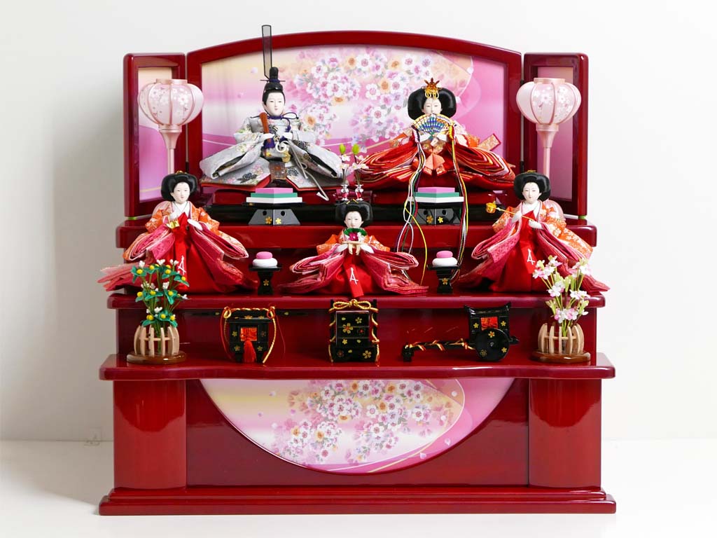 桜柄友禅衣装のお雛様の赤塗り収納三段飾り