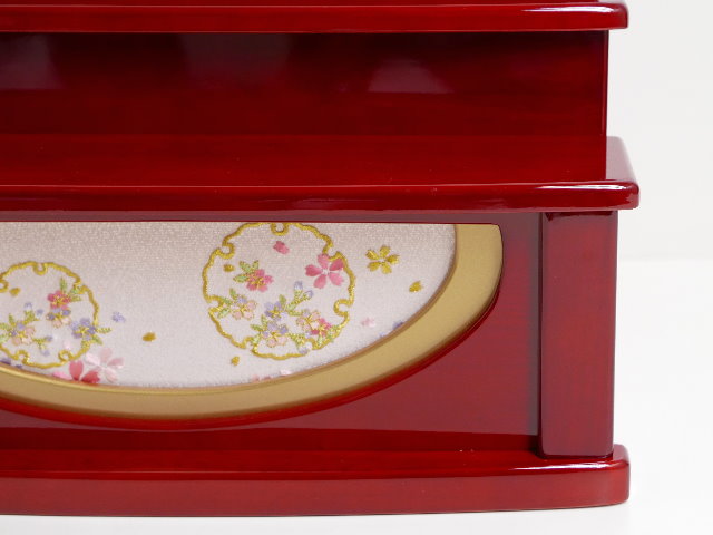 刺繍雪輪桜模様赤塗り三段収納台