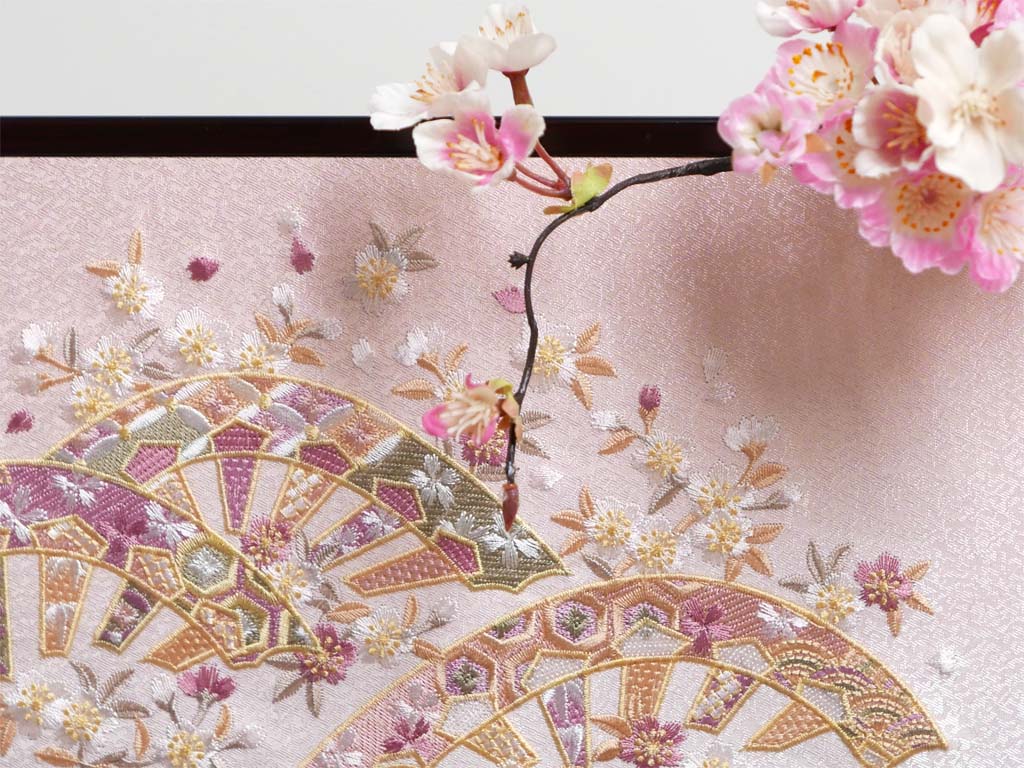 桜刺繍屏風と桜玉