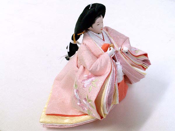 ほのかな桜色のおひなさまがかわいい雛人形三段飾り