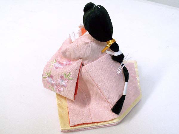 ほのかな桜色のおひなさまがかわいい雛人形三段飾り