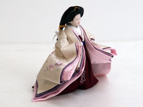 上品な紫グラデーションの雛人形三段飾り