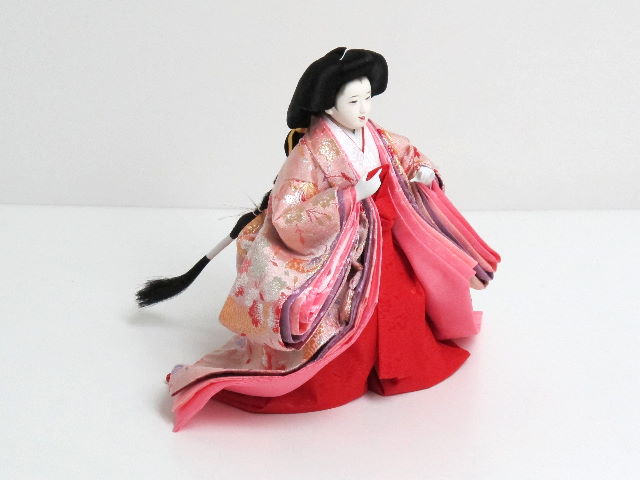 金襴の桜と刺繍の桜を組み合わせたピンクの雛人形