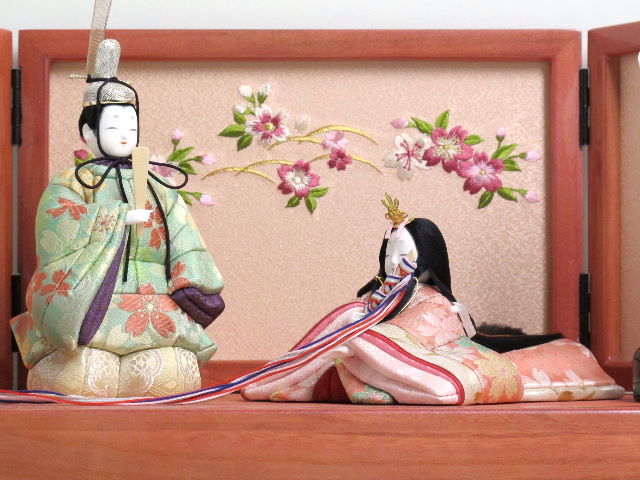桜柄の雅な創作木目込みひな人形収納飾り