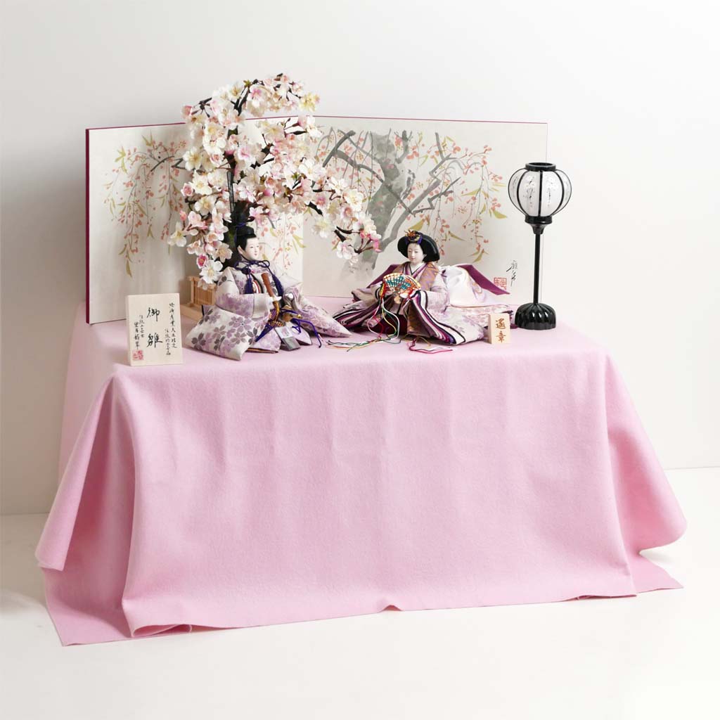 紫のシックなお雛様を手描き桜屏風で彩る桐収納式雛人形