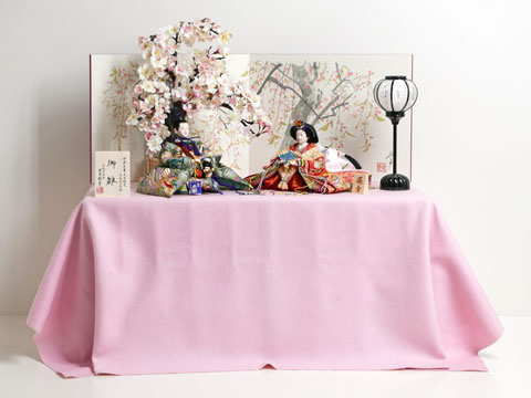 鳳凰の刺繍の豪華なおひなさまを手描き桜屏風で彩る桐収納式雛人形