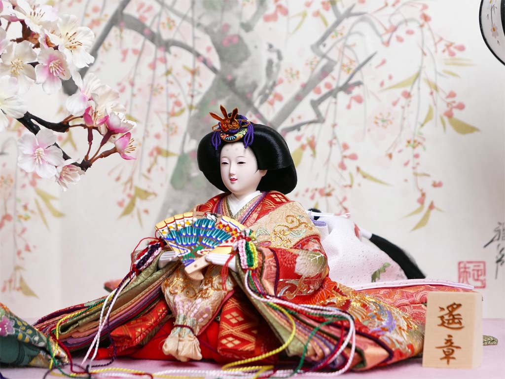 望月龍翠作 鳳凰の刺繍の豪華なおひなさまを手描き桜屏風で彩る桐収納式雛人形