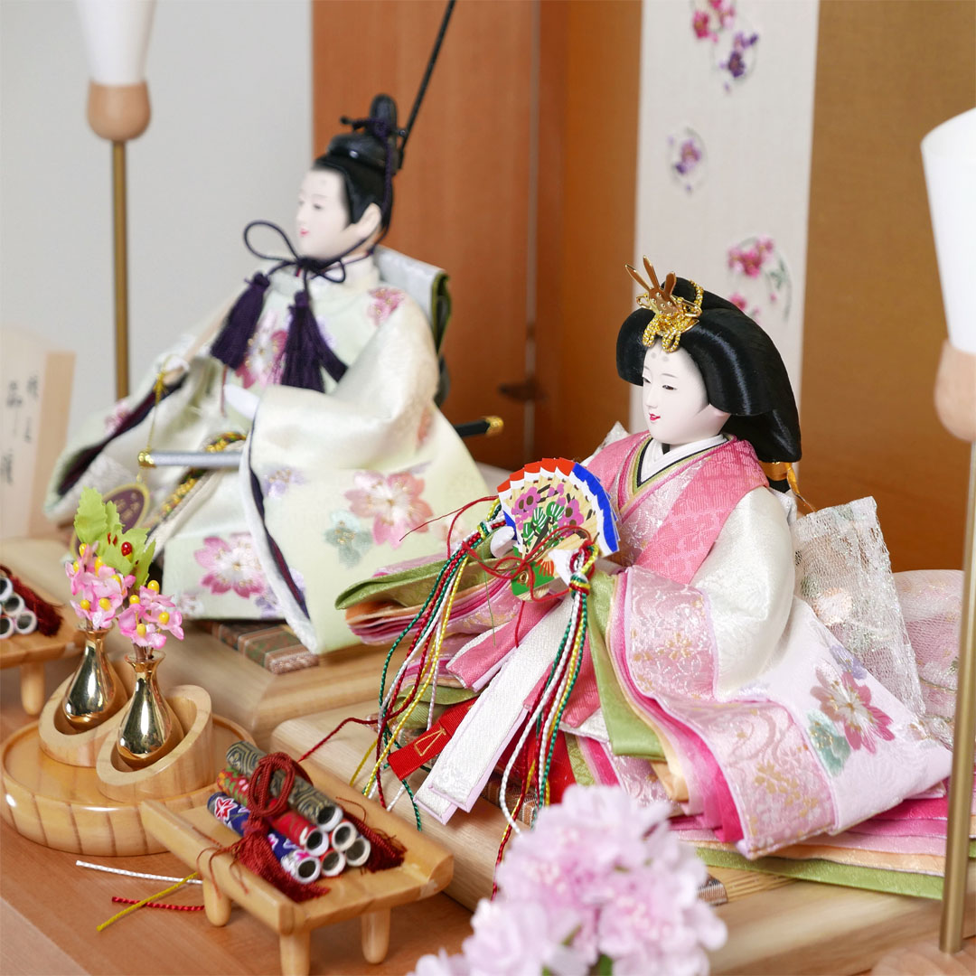 白ピンク桜柄刺繍衣装雛人形丸紋花刺繍金屏風収納飾り