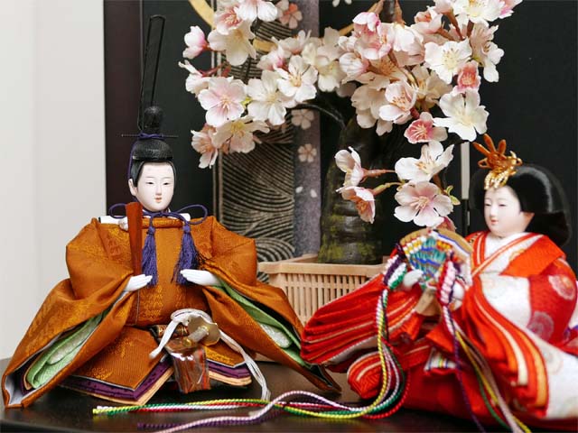 黄呂染衣装雛人形月と桜屏風収納飾り