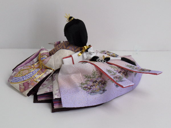 紫を基調とした金駒刺繍雛人形親王飾り