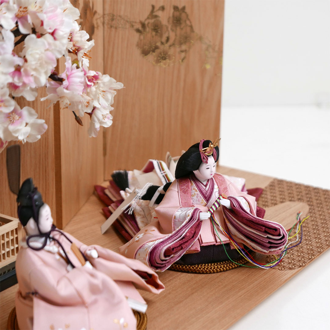 柴田家千代作 桜手描き桜色衣装の雛人形形麻の葉模様タモ屏風親王飾り