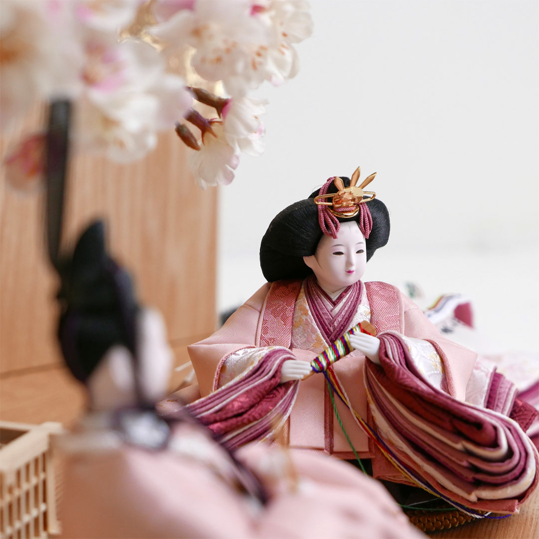 柴田家千代作 桜手描き桜色衣装の雛人形形麻の葉模様タモ屏風親王飾り